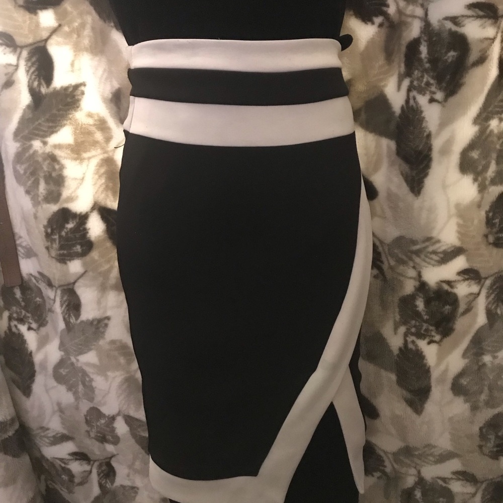 Charlotte Russe black & white pencil skirt